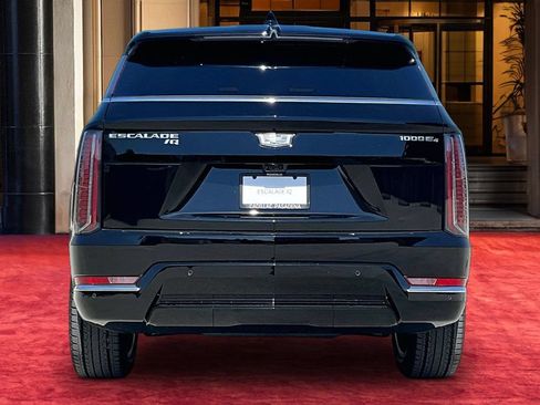 New 2026 Cadillac Escalade IQ Luxury 2 w/ LPO, Floor Liner Package AWD/4WD image 5