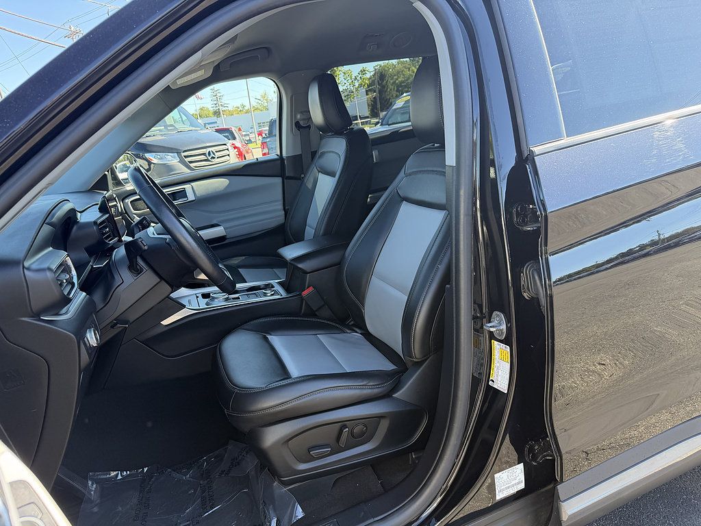 Certified 2022 Ford Explorer XLT w/ Equipment Group 202A AWD/4WD image 13