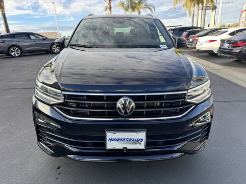 Certified 2024 Volkswagen Tiguan SE R-Line image 3