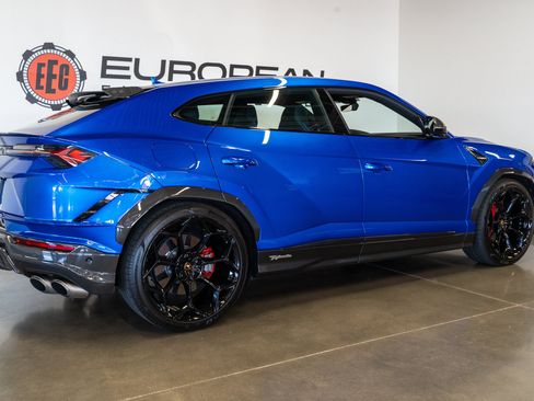 Used 2023 Lamborghini Urus Performante AWD/4WD image 17