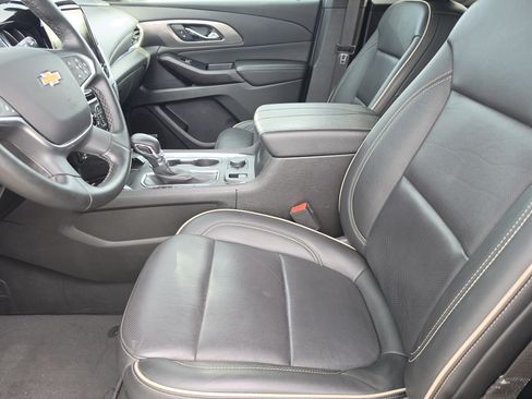 Used 2023 Chevrolet Traverse Premier FWD image 8