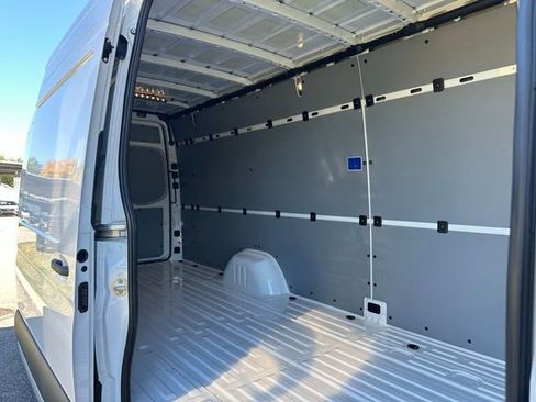 Used 2026 Mercedes-Benz Sprinter 2500 image 32
