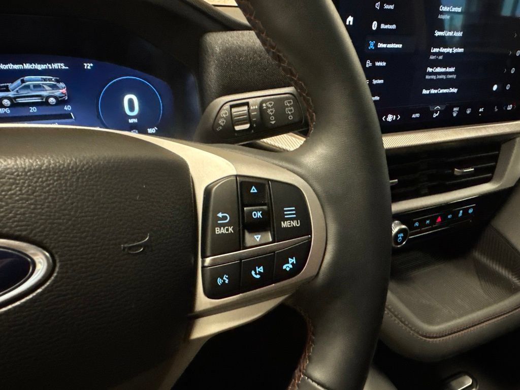Used 2025 Ford Explorer Active AWD/4WD image 26