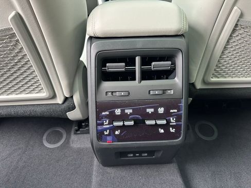 Used 2026 Porsche Macan Electric RWD image 39
