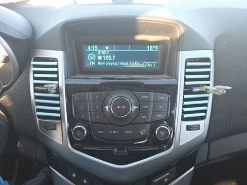 Used 2014 Chevrolet Cruze LT image 16