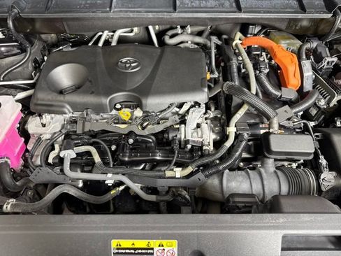 Used 2021 Toyota Highlander XLE AWD/4WD image 9