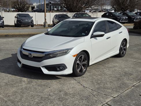 Used 2017 Honda Civic Touring image 2
