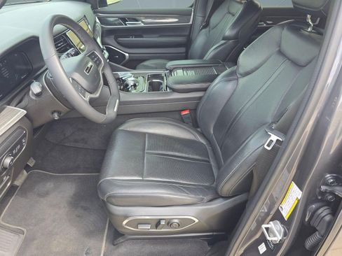 Used 2022 Jeep Wagoneer Series III w/ Flexible Seating Group image 5