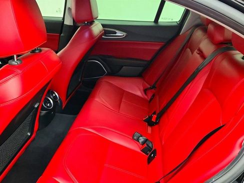 Used 2018 Alfa Romeo Giulia RWD image 19