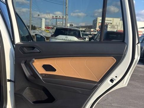Used 2022 Volkswagen Tiguan SE image 18