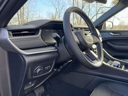 New 2025 Jeep Grand Cherokee L Altitude AWD/4WD image 3