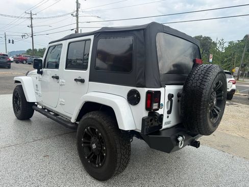 Used 2017 Jeep Wrangler Unlimited Sport w/ Connectivity Group AWD/4WD image 5