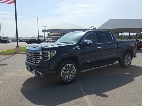 Used 2022 GMC Sierra 1500 Denali w/ Denali Reserve Package AWD/4WD image 2