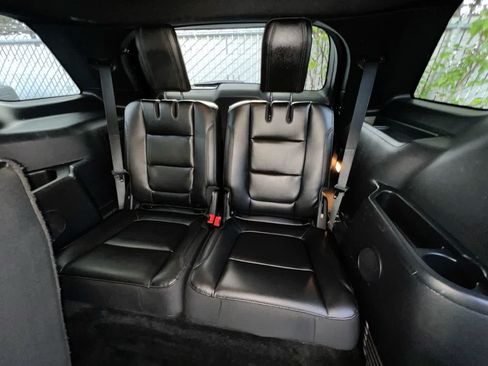 Used 2017 Ford Explorer XLT w/ Equipment Group 202A AWD/4WD image 24