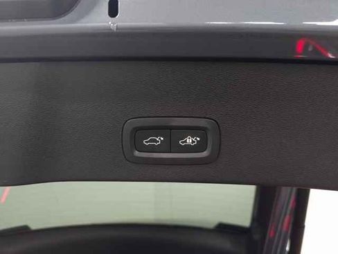 Certified 2023 Volvo C40 Recharge Core image 10