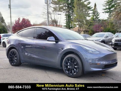 Used 2023 Tesla Model Y Long Range image 7
