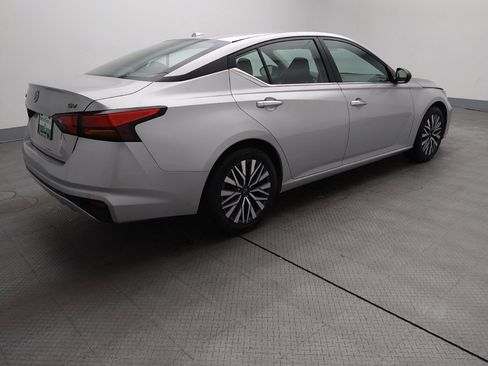 Used 2024 Nissan Altima 2.5 SV image 10