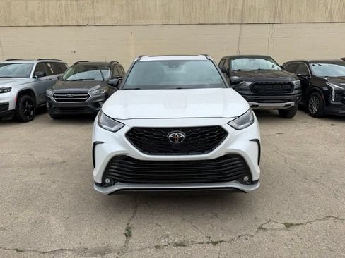 Used 2024 Toyota Highlander XSE AWD/4WD image 2