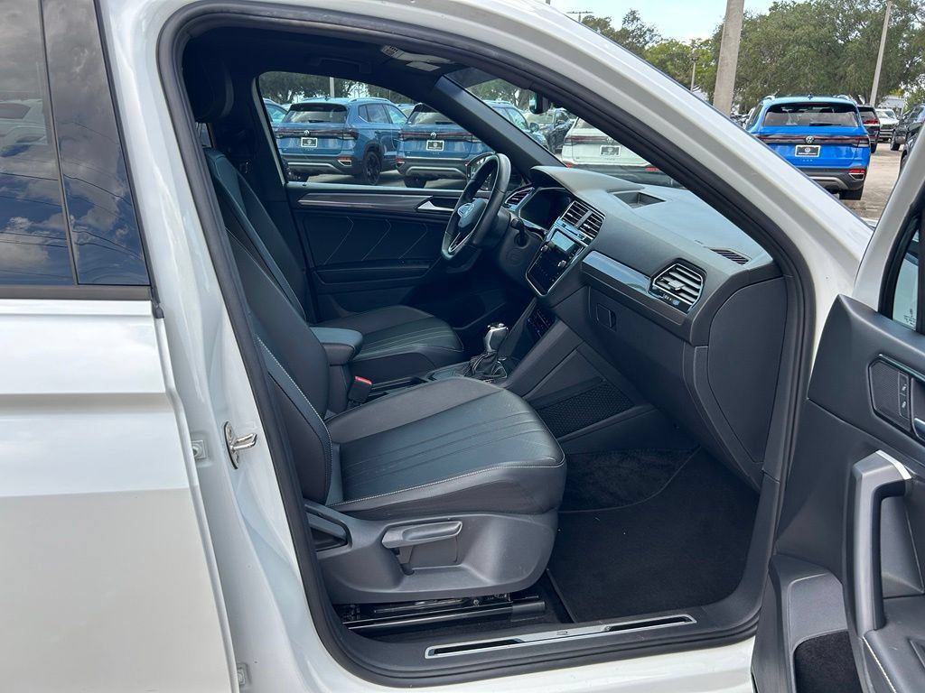 Certified 2023 Volkswagen Tiguan SE R-Line FWD image 36