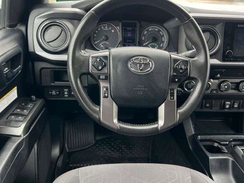 Used 2019 Toyota Tacoma TRD Off-Road AWD/4WD image 26