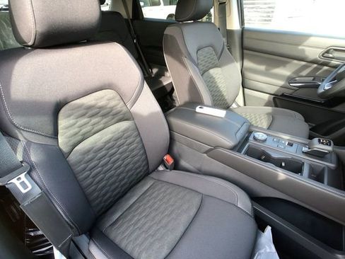 New 2025 Nissan Pathfinder S image 27