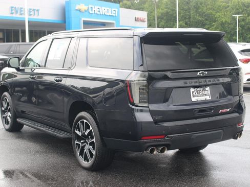 Used 2025 Chevrolet Suburban RST w/ RST Capability Package AWD/4WD image 5