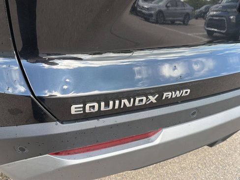 Used 2025 Chevrolet Equinox LT AWD/4WD image 11