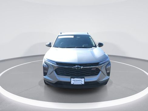 Used 2025 Chevrolet Trax RS w/ Sunroof Package FWD image 3