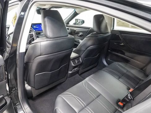 Used 2025 Lexus ES 300h w/ Accessory Package (Z2) FWD image 19