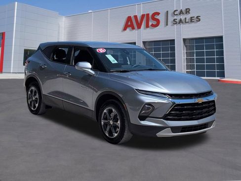 Used 2025 Chevrolet Blazer LT FWD image 3