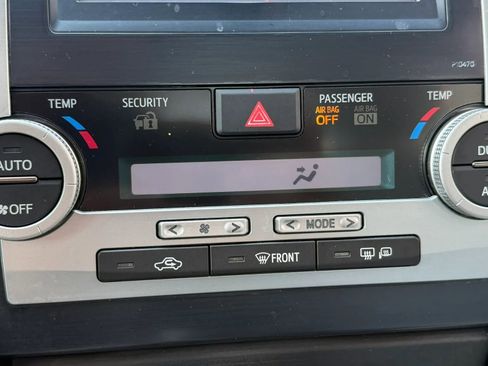 Used 2014 Toyota Camry XLE w/ Leather Package image 19