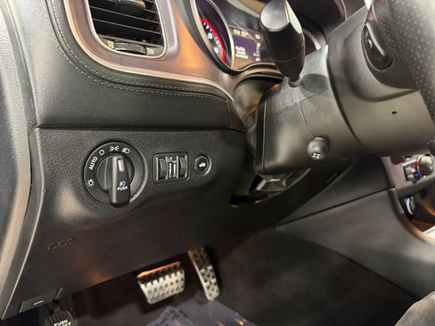 Used 2019 Dodge Charger Scat Pack w/ Dynamics Package RWD image 18