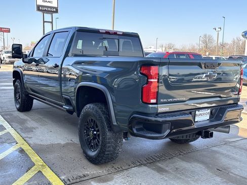 Used 2025 Chevrolet Silverado 2500 ZR2 w/ Technology Package image 7