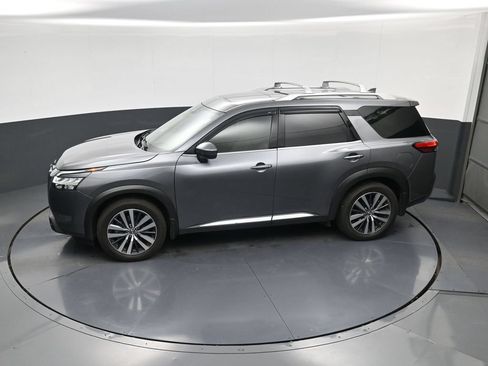 Used 2022 Nissan Pathfinder Platinum w/ Cargo Package FWD image 28