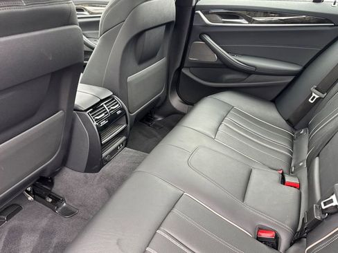 Used 2023 BMW 530e xDrive w/ Premium Package image 11