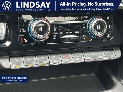 Used 2025 GMC Sierra 1500 AT4 w/ AT4 Premium Package AWD/4WD image 18