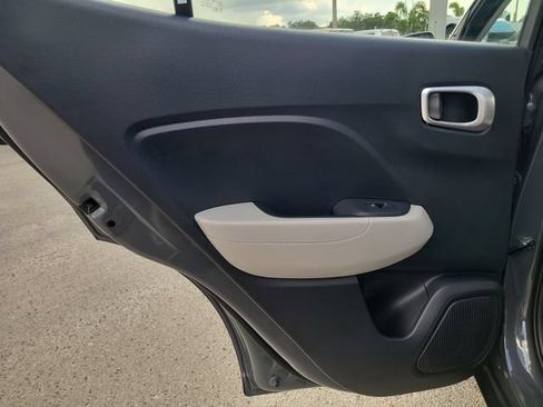 Used 2025 Hyundai Venue SEL FWD image 10
