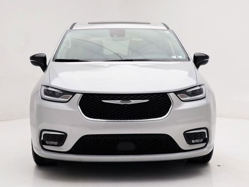 Used 2024 Chrysler Pacifica Limited image 4