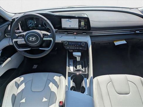New 2025 Hyundai Elantra Limited image 18