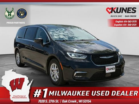 Used 2023 Chrysler Pacifica Touring-L FWD image 1