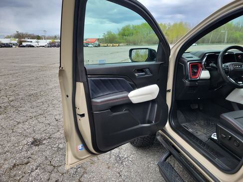 Used 2024 GMC Canyon AT4X AWD/4WD image 15
