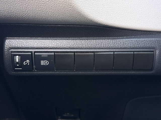 Used 2021 Toyota Corolla L FWD image 17
