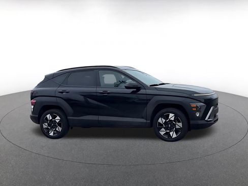 Used 2025 Hyundai Kona SEL image 2