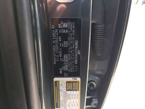 Used 2025 Kia Soul LX w/ LX Technology Package FWD image 38