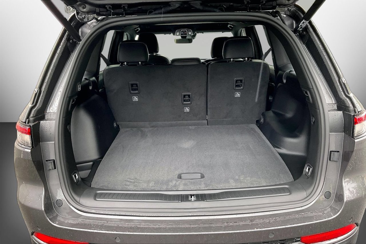 New 2026 Jeep Grand Cherokee Altitude RWD image 21