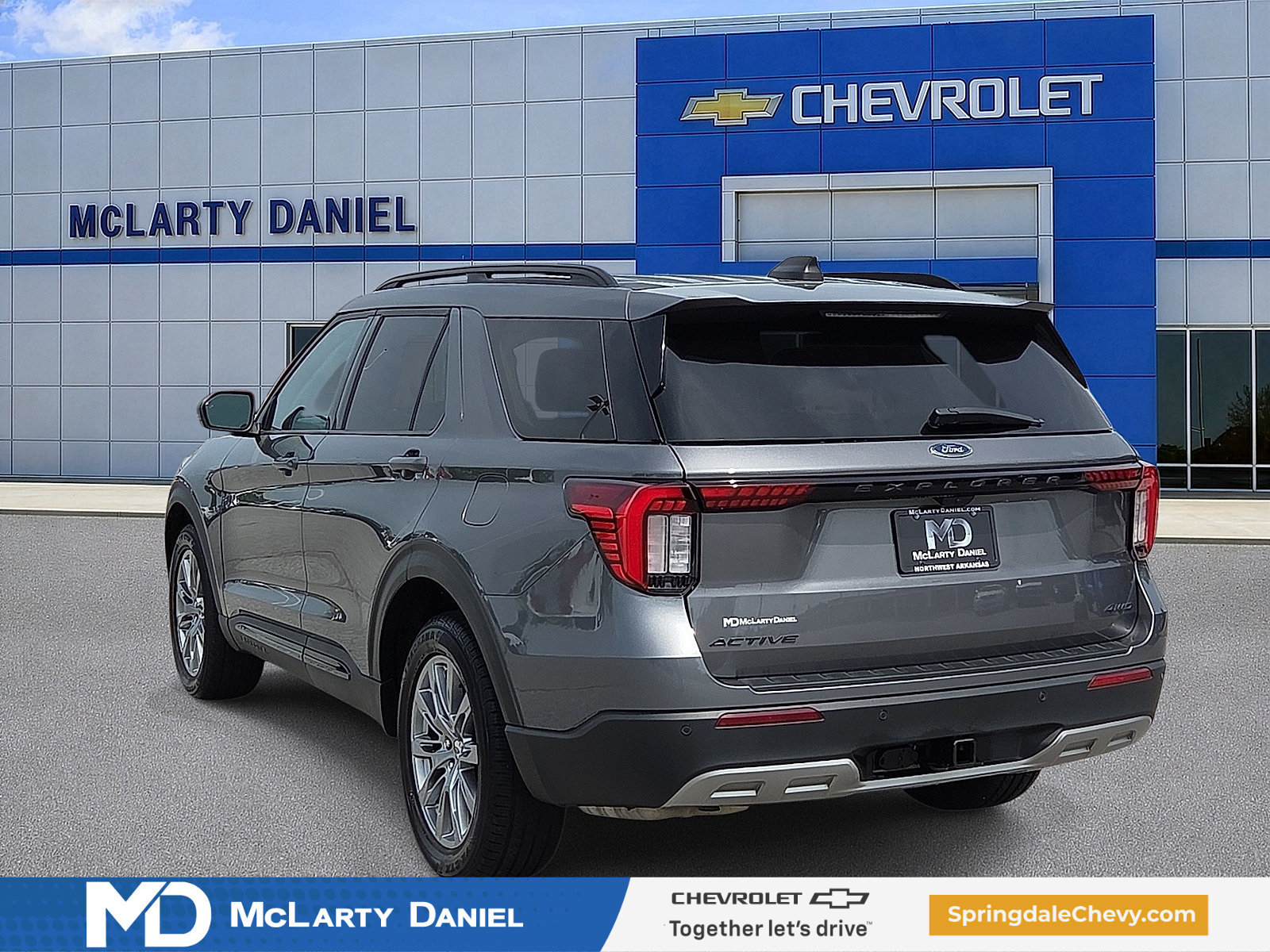 Used 2025 Ford Explorer Active w/ Active Comfort Package AWD/4WD image 4