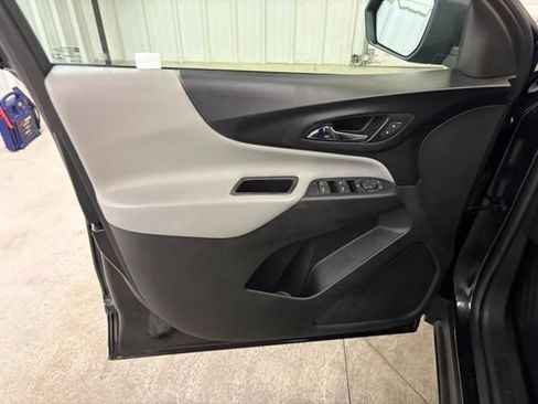 Used 2022 Chevrolet Equinox LS w/ LS Convenience Package FWD image 24