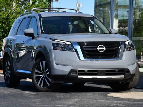 Used 2025 Nissan Pathfinder Platinum AWD/4WD image 5