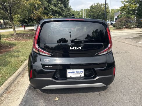 Used 2025 Kia Soul LX w/ LX Technology Package FWD image 9