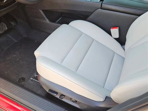 Used 2025 Nissan Rogue SV w/ SV Premium Package image 4